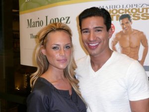 mario lopez book signing 039